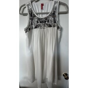 VNL Styleline Med chifon with bead lace and cutouts tunic styling sleeveless